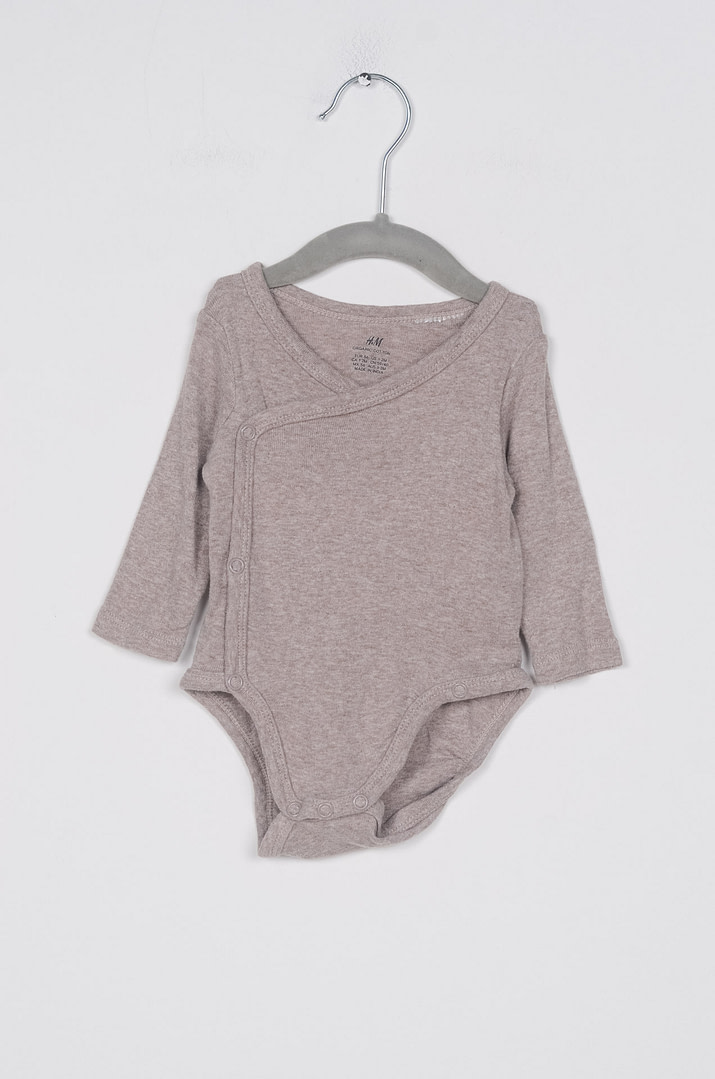 pinky-chips-25-01292 Body - 1/2mois H&M – Image 1